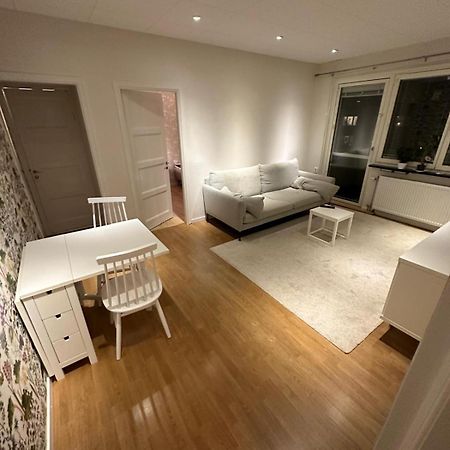 Modern Central Gothenburg Apartment With Balconies And Full Kitchen For Up To 5 Guests Bagian luar foto